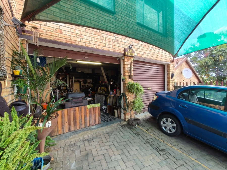 3 Bedroom Property for Sale in Safari Gardens North West